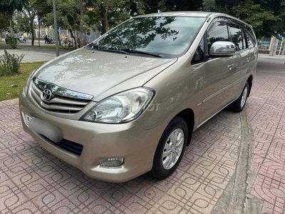 Toyota Innova 2010 G