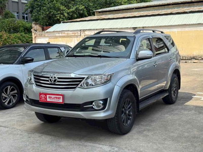 Toyota Fortuner 2016 V Bạc