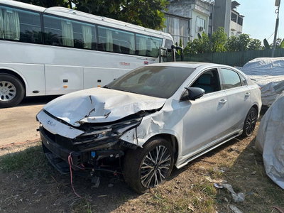 Kia K3 Pre 2.0 2022 Trắng Va chạm nặng