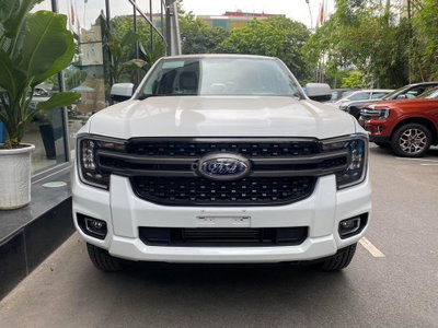 Ford Ranger XLS AT, 1 cầu số tự động, xe gia đình