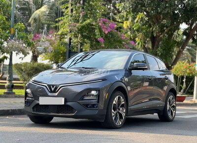 VinFast VF6 2023 màu Xám ODO 58.000Km còn free sạc