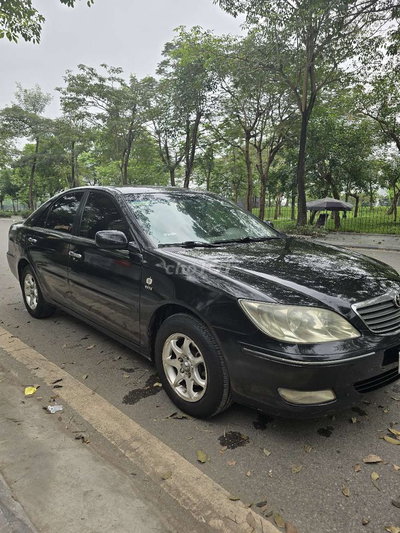 Nhà thừa Toyota Camry cần bán