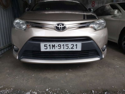 Toyota Vios màu Vàng cát