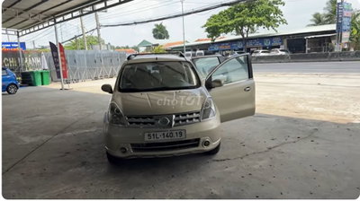Nissan Livina 2010 tự động 195tr