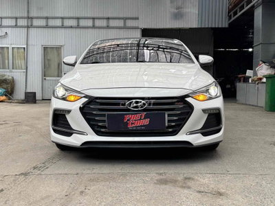 Hyundai Elantra 2018 Sport Trắng 96.000km