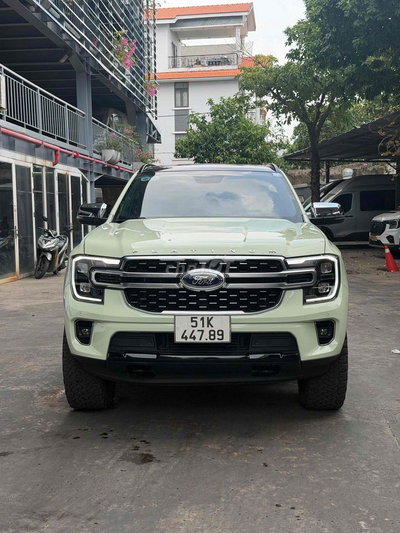 Ford Everest Titanium 4x2 nâng cấp gói Platinum