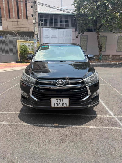 Toyota Innova Venturer 7 chỗ Đen