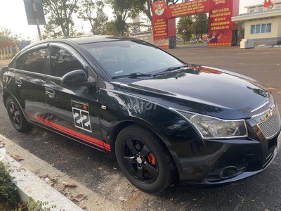 Chevrolet Cruze Đen