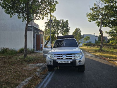 Mitsubishi Pajero V93 Bạc