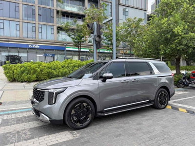 Kia Carnival Signature mẫu mới lướt 16k km 1 chủ