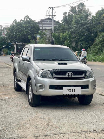 Toyota Hilux 2011 2 cầu 4x4 Bạc