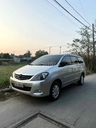 Toyota Innova V std 2010 Bạc