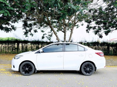 Toyota Vios màu Trắng