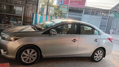 Toyota Vios màu Bạc