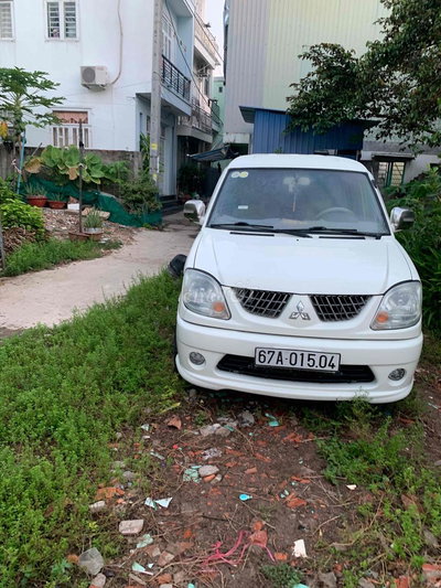 Mitsubishi Jolie 7 chỗ Trắng