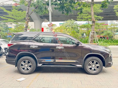 Xe Toyota Fortuner 2.7V 4x2 AT 2017