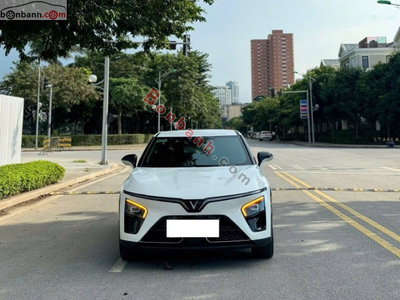 Xe VinFast VF7 Eco 2025