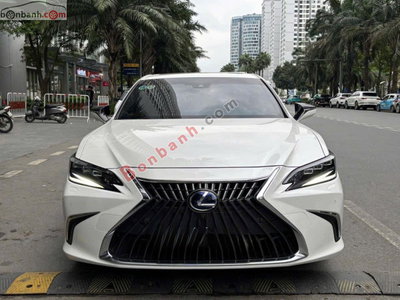 Xe Lexus ES 300h 2022