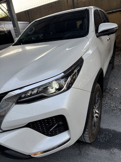 Toyota Fortuner Trắng Ngọc trai 17000 km