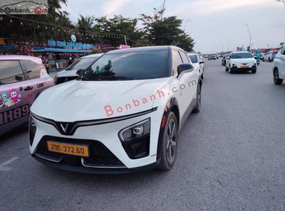 Xe VinFast VF7 Eco 2025