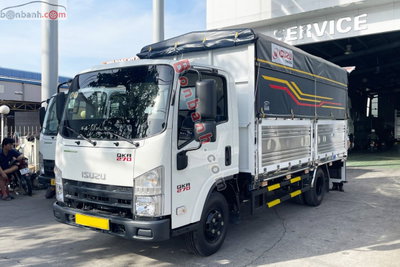 Xe Isuzu QKR QMR77HE5 Thùng Bạt 2026