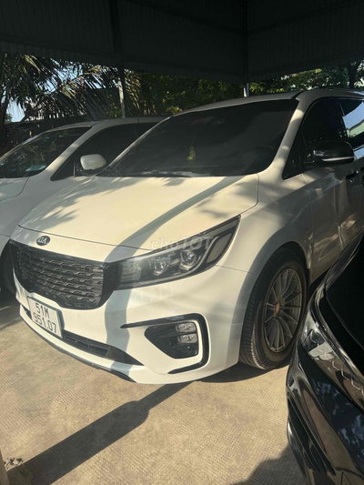 Kia Sedona 2018 STD Trắng
