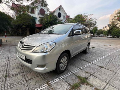 Nhà Toyota Innova G 2011 không dịch vụ 1 ngày