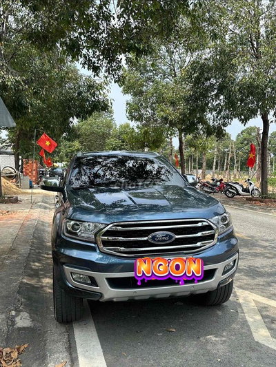 Ford Everest Titanium 7 chỗ Xanh