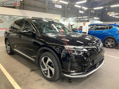 Xe VinFast VF8 Eco 2026