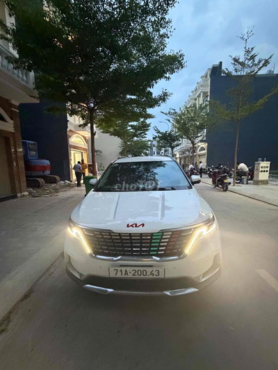 Kia Carnival 2024 Trắng 8 chỗ