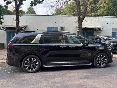 Kia Carnival Signature Đen 7 chỗ