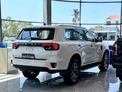 Ford Everest Titanium 2026 Trắng