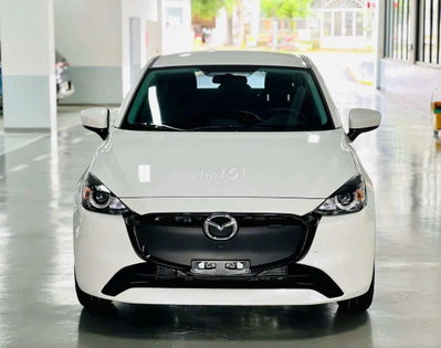 Mazda 2 AT màu Trắng