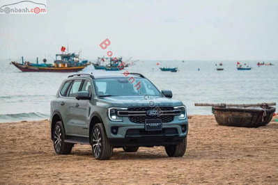 Xe Ford Everest Platinum+ 2.3L 4x4 AT 2026