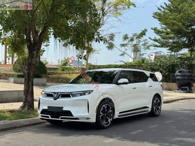 Xe VinFast VF9 Eco 2026