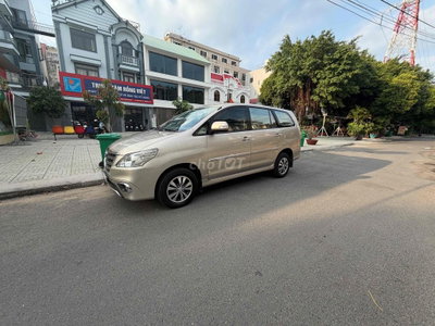Toyota Innova 2015 V Vàng cát