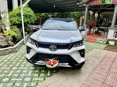 Toyota Fortuner Legender 2022 Trắng