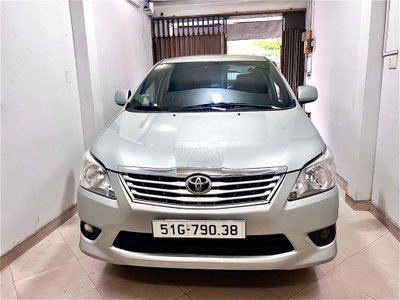 Toyota Innova 2013 2.0E Bạc