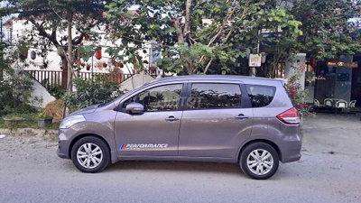 Suzuki Ertiga 7 chỗ Xám
