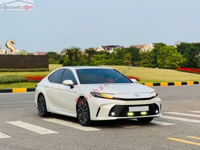 Xe Toyota Camry 2.0Q 2025