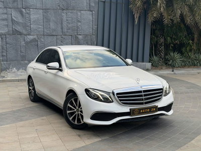 Mercedes E200 Exclusive 2018 hàng hiếm 30k km zin.
