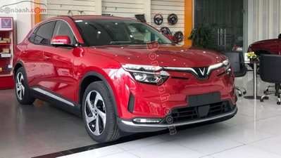 Xe VinFast VF8 Eco 2026