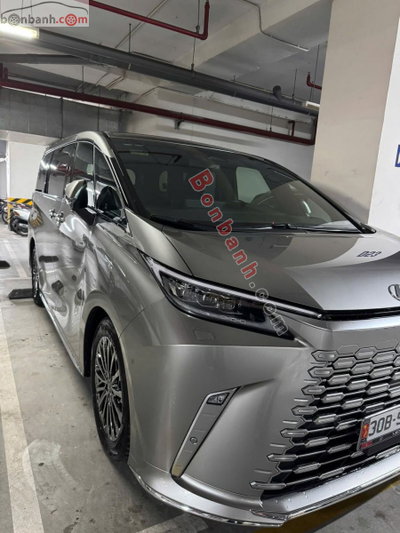 Xe Lexus LM 500h 2025