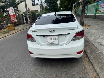 Hyundai Accent màu Trắng