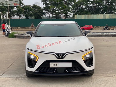 Xe VinFast VF7 Eco 2025