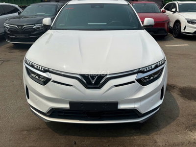 XE VF8 Plus GF Trắng nội thất Đen 2022