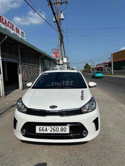 Kia Soluto Trắng 5 chỗ Số sàn