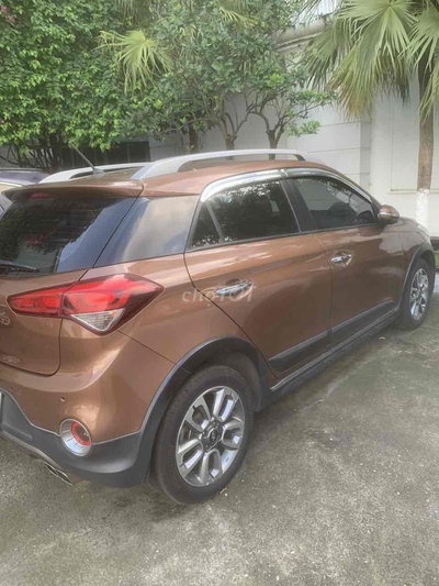 Hyundai i20 10 năm mới hơn vạn