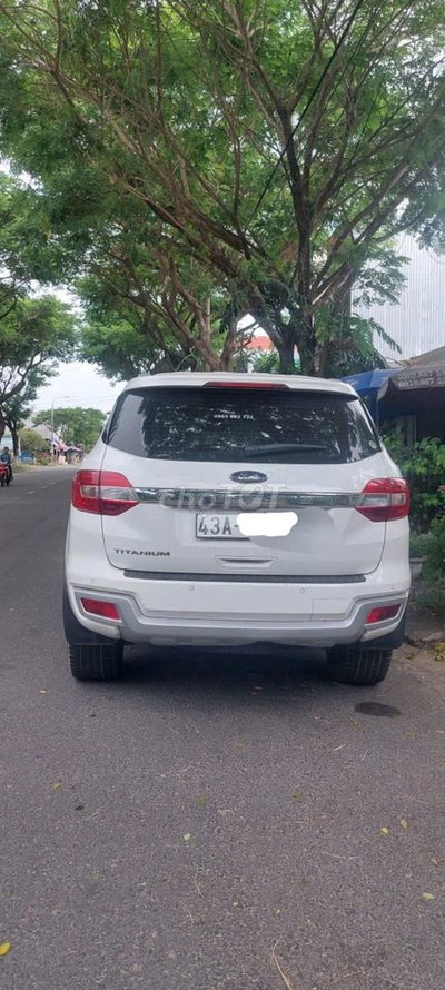 Ford Everest 2019 Platinum Trắng