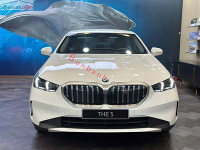 Xe BMW 5 Series 520i 2024